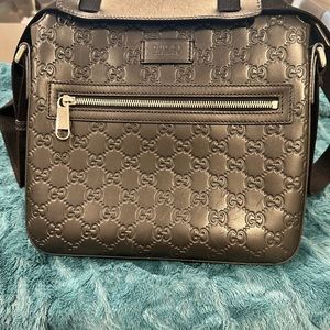 GUCCI GG Embossed Signature Crossbody Messenger Bag Black Leather -Authentic